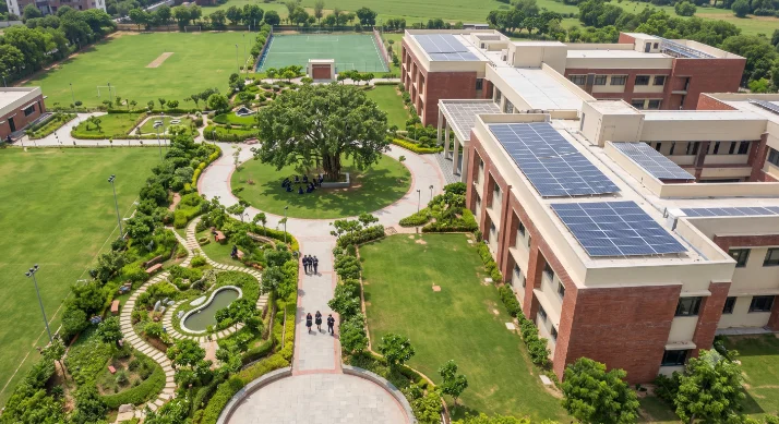 Green campus, 4 acres — photograph